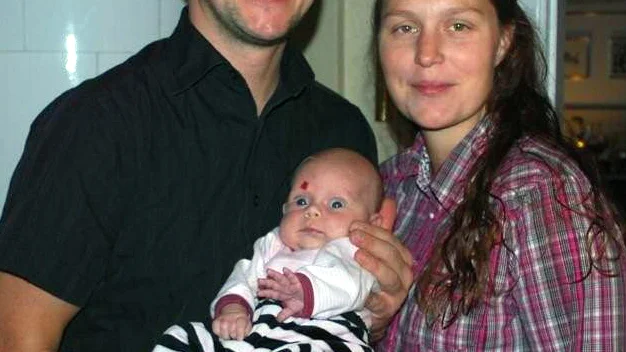 Emma Jarl och Tobias Andersson, Kolmården, har fått en dotter som heter Julia. Hon föddes 4/9. Längd 49 cm, vikt 2 945 g.