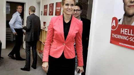Helle Thorning-Schmidts regeringsunderlag - Socialistisk Folkeparti, det liberala mittenpartiet Radikale och Enhedslisten - spretar åt alla håll.