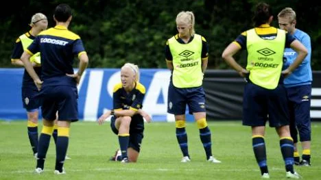 Sofia Jakobsson (mitten, i gul väst) var en av de svenska VM-stjärnorna som Piteås utsända träffade under gårdagen.