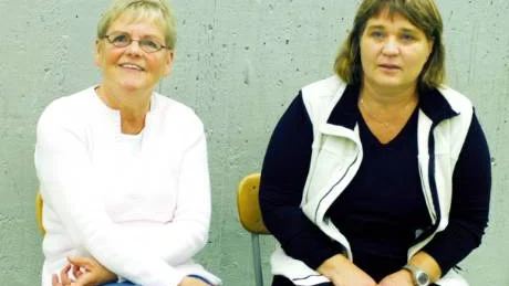 Sköterskorna Greta Juntti-Pekkala och Maarit Palomaa är delaktiga i arbetet med att göra ungdomsmottagningen i Övertorneå mer synlig. FOTO: linda danhall
