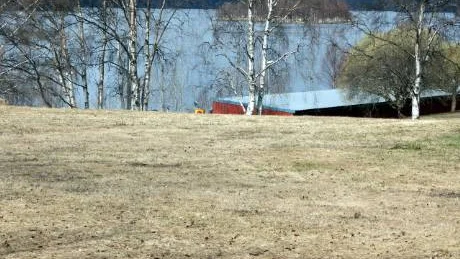 Kyrkans attraktiva tomt. I bakgrunden skymtar Vass-holmen. FOTO: K-L SUNDQVIST