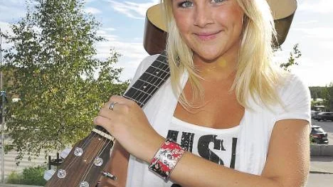 Camilla Håkansson drömmer om att kunna leva gott på musiken.
