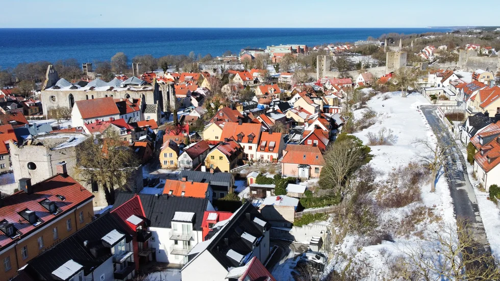 "Det finns en risk att Visby kommer att tas bort från världsarvslistan om de värdefulla fastigheterna kommer att ägas av ett fåtal personer som endast ser dessa byggnader som spelpjäser i deras imperium",