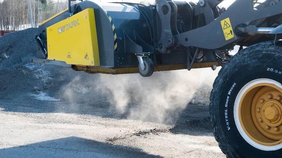Luleå kommun behöver en traktor under en begränsad tid och vill därför givetvis köpa in en ny sådan.