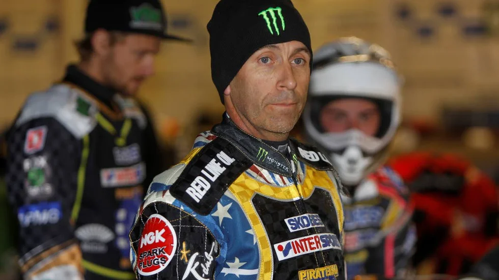 Greg Hancock skadade ena handen illa vid lördagens GP-tävling i Gorzow, Polen.