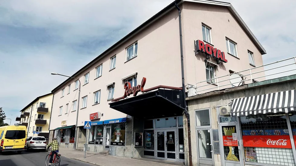 Framtidsprojekt Joakim Bierfeldt vill gärna bygga till sin fastighet vid  biografen. Sedan genomfartstrafiken försvann har intresset för bostäder på Storgatan ökat.
