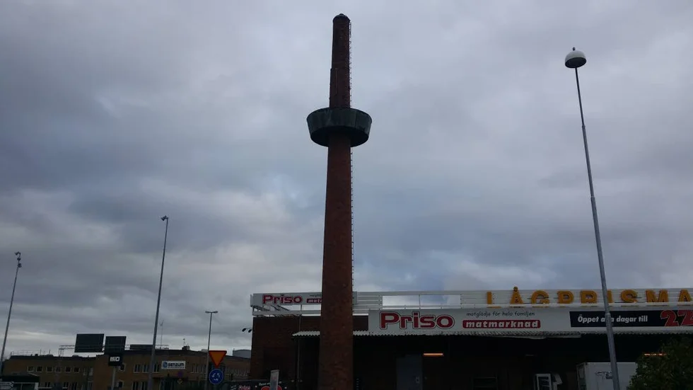 Skorstenen från 50-talet användes när byggnaden var en strumpfabrik.