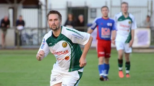 Stefan Lind dominerade stort i derbyt och gjorde tre av målen när HFK besegrade VSGF/JAIK med 5-1. Foto: Magnus Strömsten
