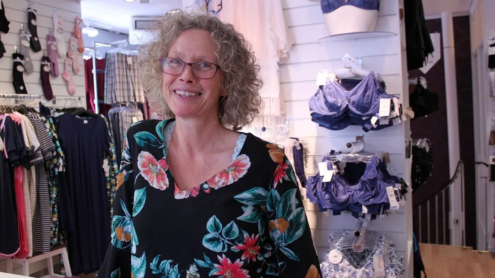 Anrika Stuneks i Vimmerby är till salu och efter 18 år vill Petra Pettersson ta sig an nya utmaningar. "Alla slut är också en början. Jag ser det som en början både för Stuneks och för mig." Foto: Rebecca Forsgren Malmström