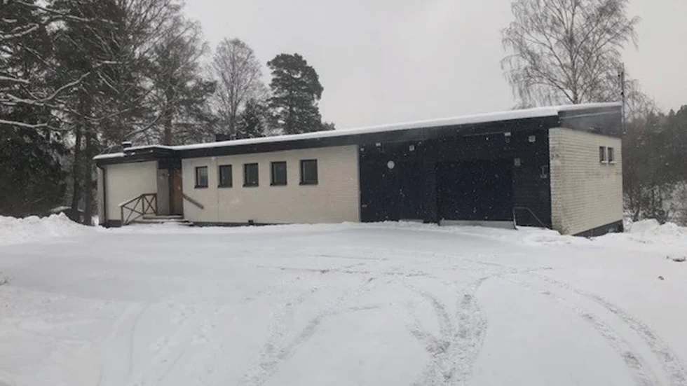 Strandvillan vid sjön Valloxen är snart till salu. Tills för ett år sedan var huset ett hvb-hem. Behovet av hvb-hem och sociala kontrakt har minskat i kommunen.