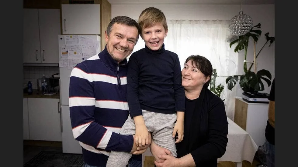 Denis morfar Ivan och mormor Marianna  blev lättade över beskedet att Denis utvisning stoppats tillfälligt. Detta var i oktober men ännu är resan inte över.