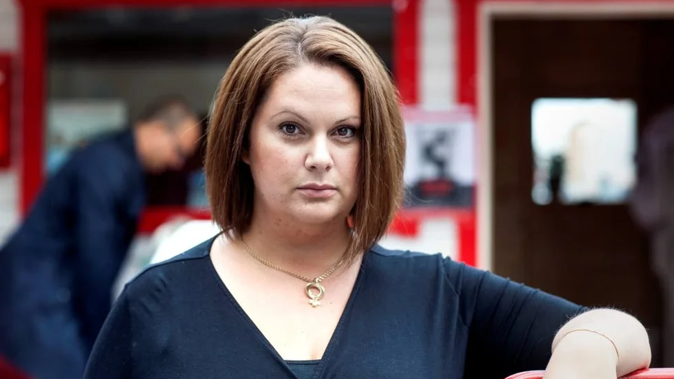 Eva Christiernin (S) har ett tungt sparbeting att genomföra.