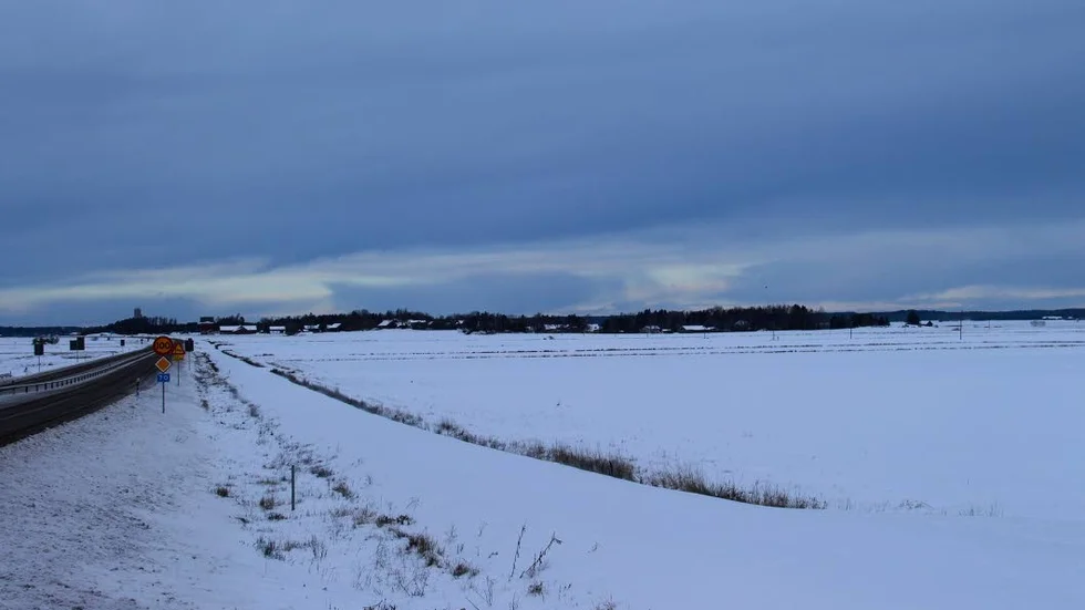 Vinterlandskapet breder ut sig över den stora slätten söder om Fjärdhundra. Vad heter den, och byn i bakgrunden där slaget om Gestilren kan ha stått? Då klarar du två av frågorna i vårt quiz om Fjärdhundra.