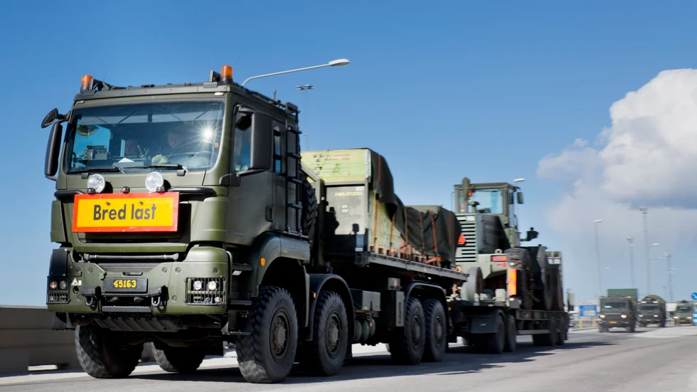 På torsdagseftermiddagen anlände ett antal militära fordon och soldater till Visby med färjan.