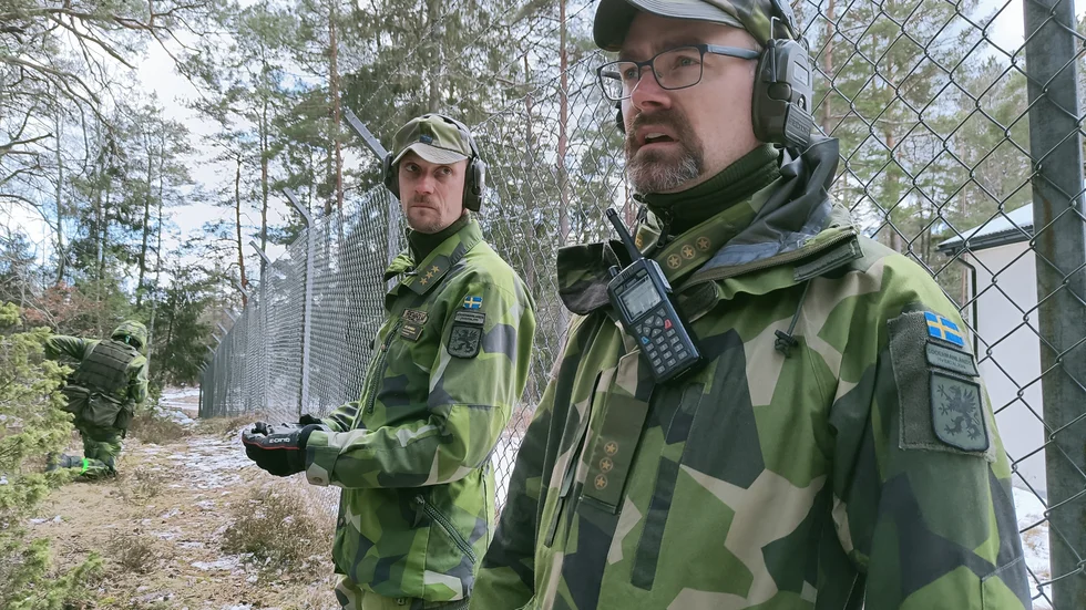 Pontus Stenberg, informationsansvarig för övningen, tillsammans med övningsledare Joel Rehnholm.