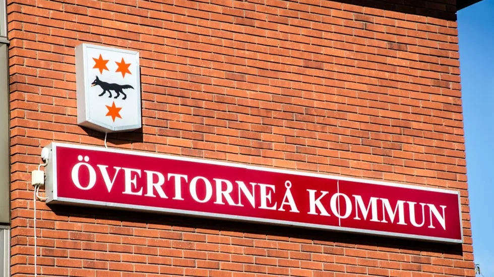 Övertorneå kommuns skolansvariga kommenterar Skolinspektionens granskning där de konstaterat att relativt många elever vid Gränsälvsgymnasiet fått högre kursbetyg än de presterat på nationella prov.