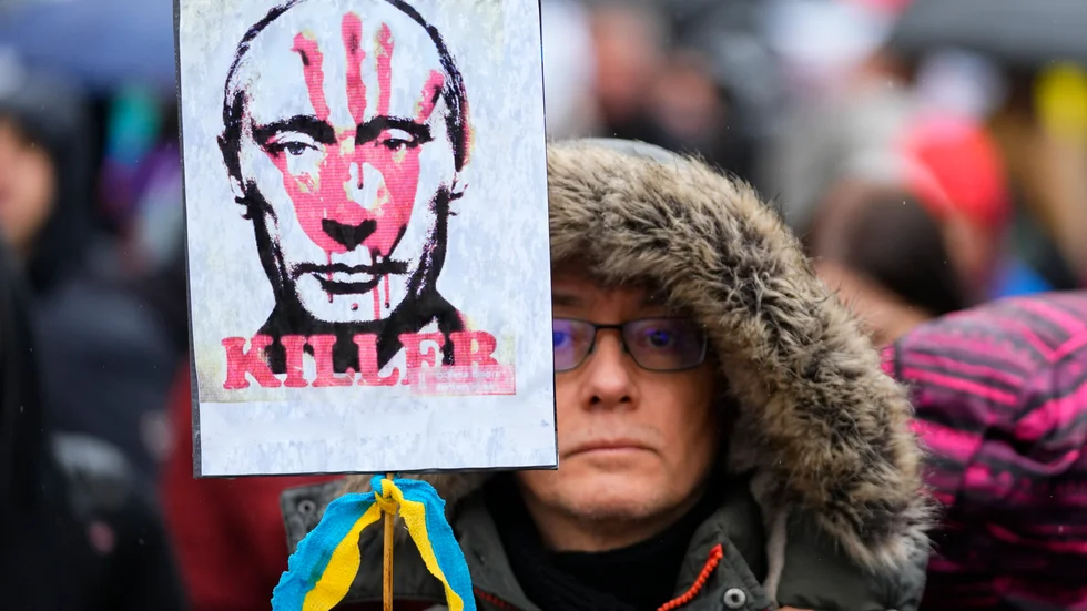 Rysslands president Vladimir Putin behöver hållas ansvarig för krigsförbrytelserna som begås i det krig han startat.