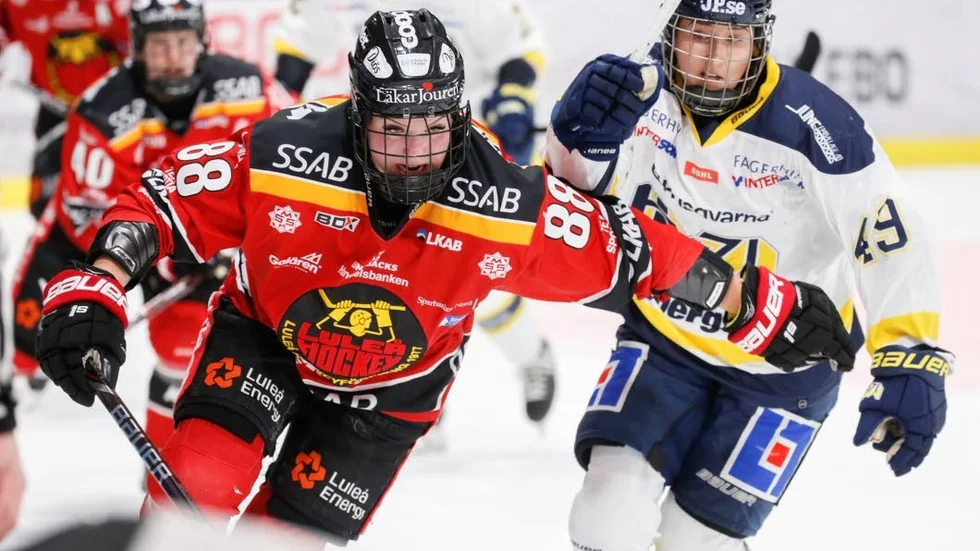 Ronja Savolainen och Fanny Rask.