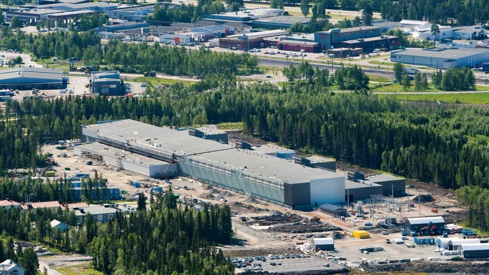 Facebook vill mura in sin serverhall på Porsön. Bilden visar serverhallen under konstruktionen. (Arkiv)