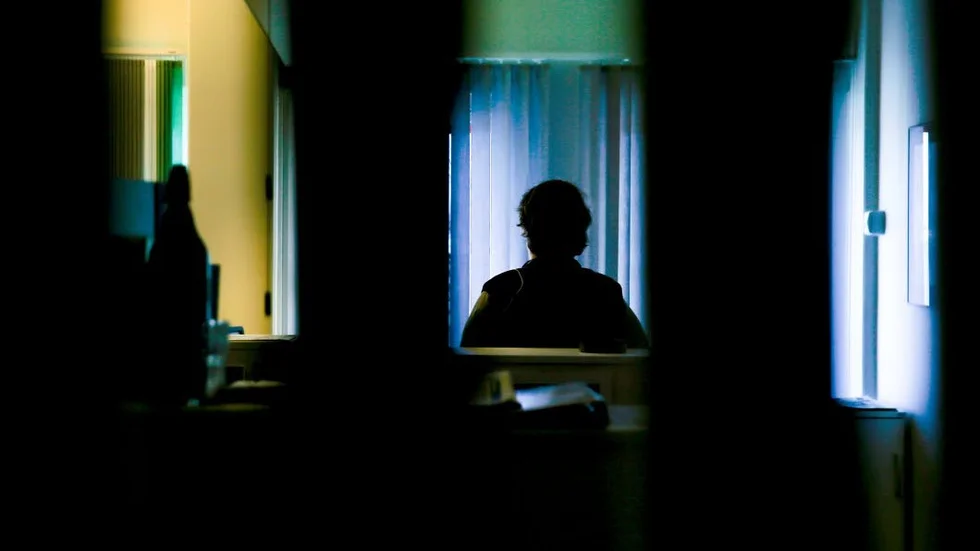 Enhetschefen beskriver tillvaron efter sin polisanmälan som mardrömslik. "Jag har blivit helt isolerad, ingen vågar prata med mig".