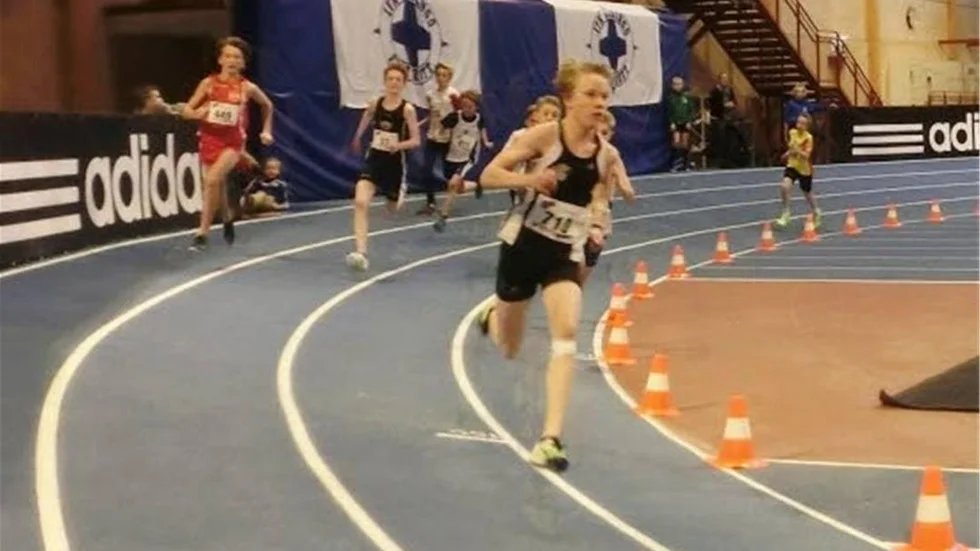 Upsala IF:s Albert sprang solo i sitt rekordlopp på 800m.