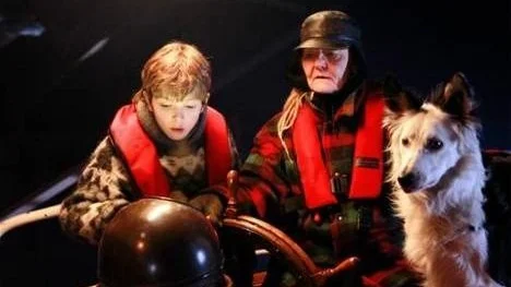 Eskil (Linus Oscarsson), Trinidad (Ann Petrén) och Trinidads hund Joshua (Rim).