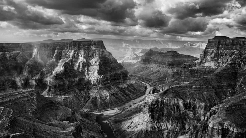 Bilden är en del av "Genesis", ett projekt där Sebastião Salgado under åtta år besökt platser och människor som hittills har undgått att påverkas av den moderna civilisationen.