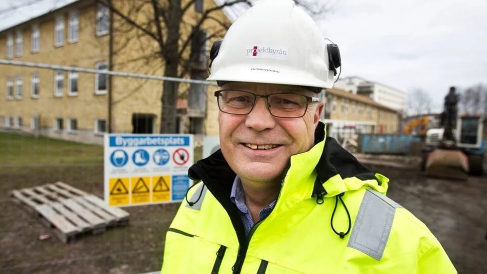 - Byggnaden kommer att rivas försiktigt för att materialet ska kunna återanvändas, säger projektledaren Jan-Erik Dennermalm.