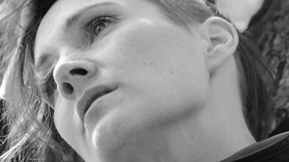 Nanna Sveinsdóttir från Ljudbild Uppsala uppträder själv på klubb Kaleidoscopes säsongsavslutning.