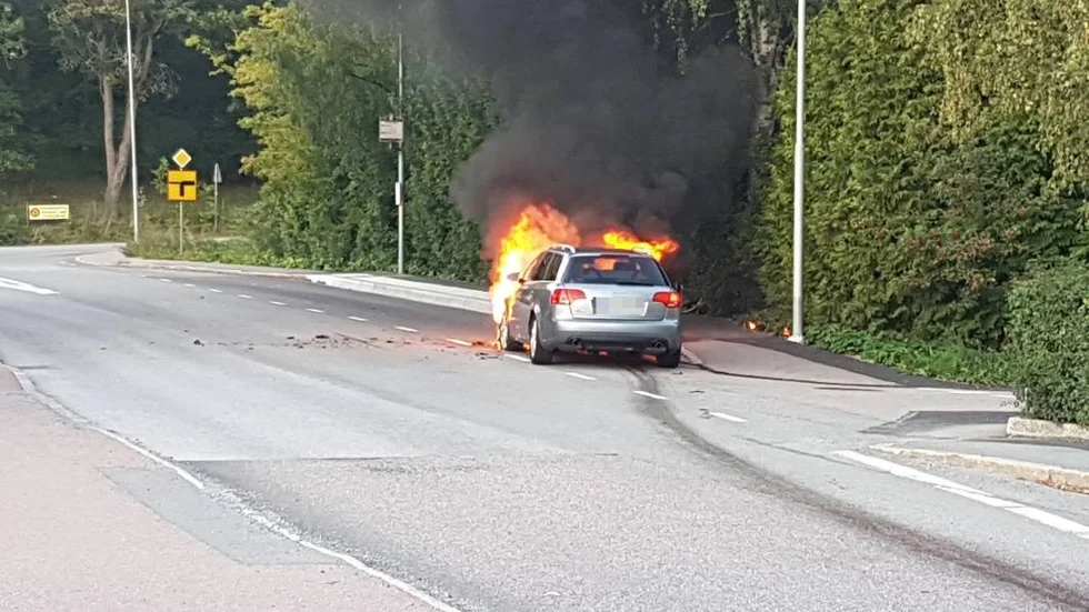 Bilen fattade eld under värden.