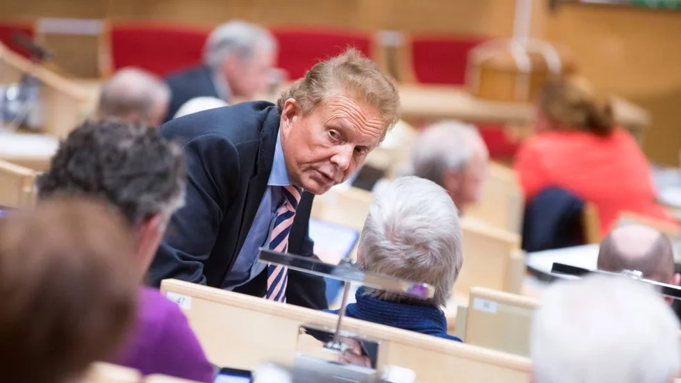 Regionrådet Kenneth Backgård (SJVP) vill att beslutet ska följas och att obs-platserna ska införas.