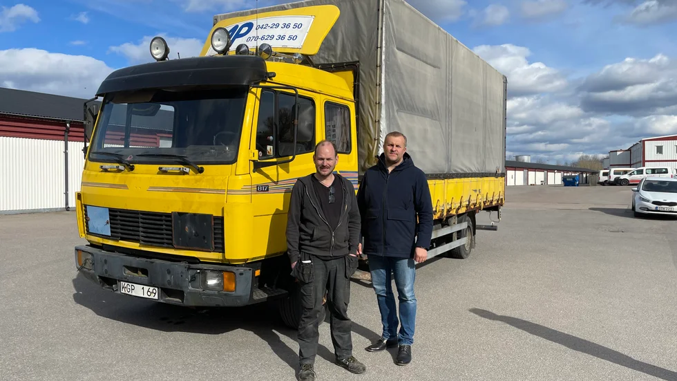Take Aanstoot tillsammans med vännen Erik Khranovskyy innan avfärd från Linköping.
