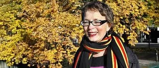Upplysningskvinna med skinn på näsan