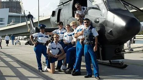 Klantiga poliser står för humorn i Reno 911: Miami.
