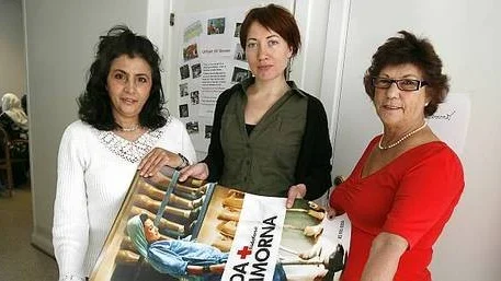 Rachiela Lahlou, Kateryha Hurinenko och Inga Hansson är engagerade i Röda korset och Rädda mammorna-kampanjen.
