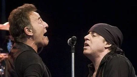 Under 2000-talet har Bruce Springsteen både gjort en turné solo och med folkrockbandet The Seeger Sessions Band. Sedan förra året kör han med sitt gamla The E Street Band igen.