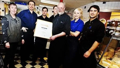 Christina Näslund, Björn Matthiasson, Nicolas Perez, Björn Milton, Christer Hamberg, Martina Elm och Artin Haghnazarian på Hambergs fisk.