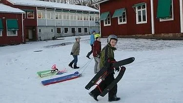 Skolorna i Enåker och Huddunge kan drivas i enskild regi nästa höst.