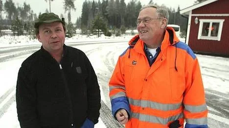 Lokalt självstyre blir billigare och effektivare, anser Per Eriksson och Robert Forslund.