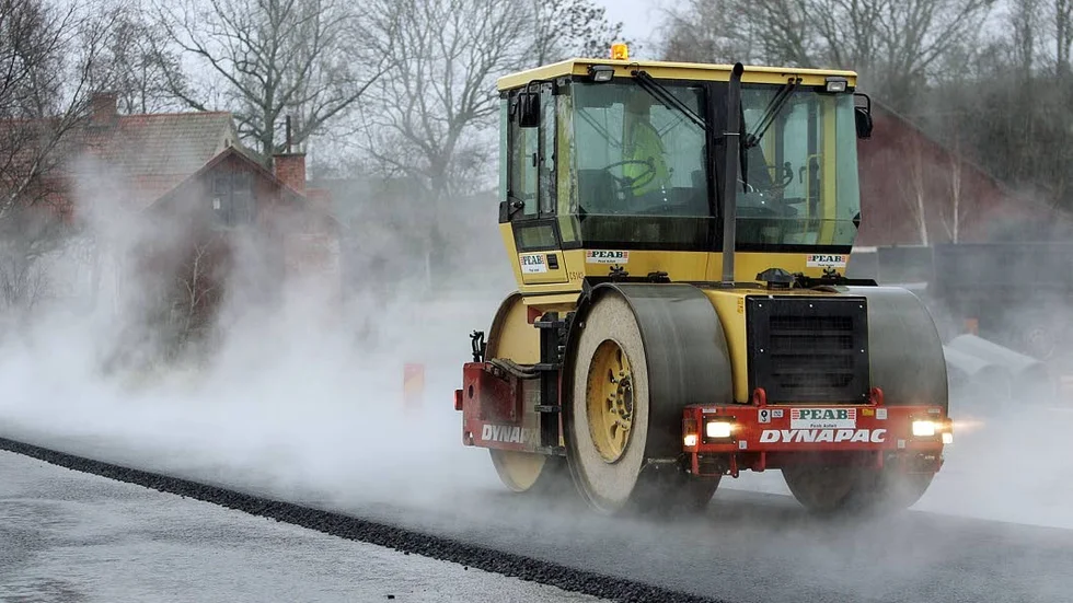 Asfaltering kommer att ske på flera gator i Enköping de narmaste veckorna och framkomligheten blir begränsad för trafikanterna.