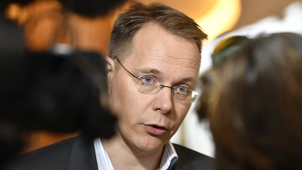 Aktiespararnas vd Joacim Olsson meddelar att organisationen sannolikt kommer rösta nej till ansvarsfrihet för Ericssons vd. Arkivbild.