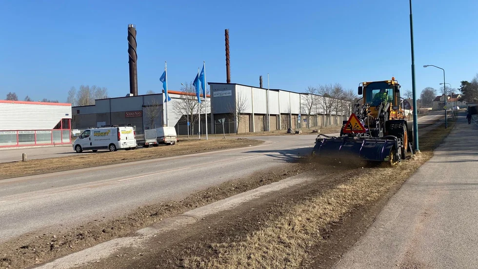 Den här veckan inleds arbetet med att sopa bort sand och grus från gatorna i Vimmerby kommun.