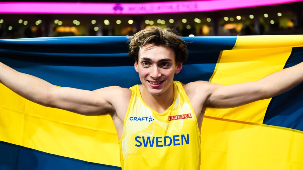 På IVM i Belgrad sätter Armand "Mondo" Duplantis ett nytt världsrekord i stavhopp. 