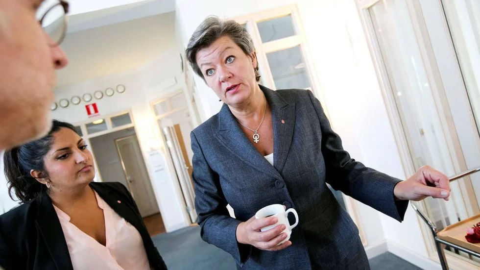 Snabbare jobb. Arbetsmarknadsminister Ylva Johansson (S) säger att regeringen arbetar med att flyktingar snabbare ska komma ut i arbetslivet.