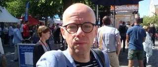 På plats i den politiska hetluften