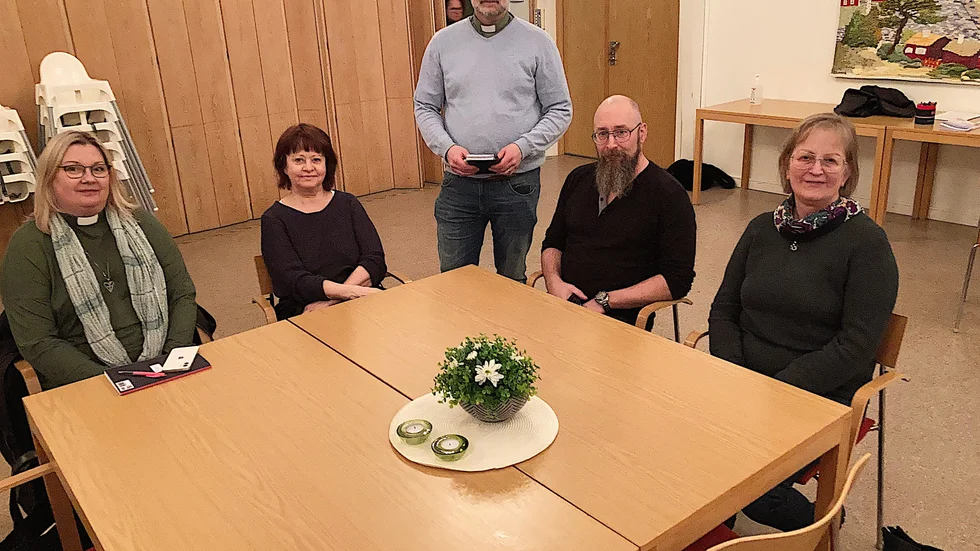 På träffen i församlingsgården kom Åsa Brander, diakon, bodensaren Elsa Luttu, diakonen Eickard Fjellström, diakon och kommunanställda Alf Wennskog och Ann Sundberg.