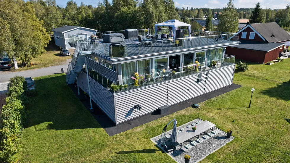 Huset på Kolbacksvägen i Ursviken har utgångspriset 8 miljoner kronor.