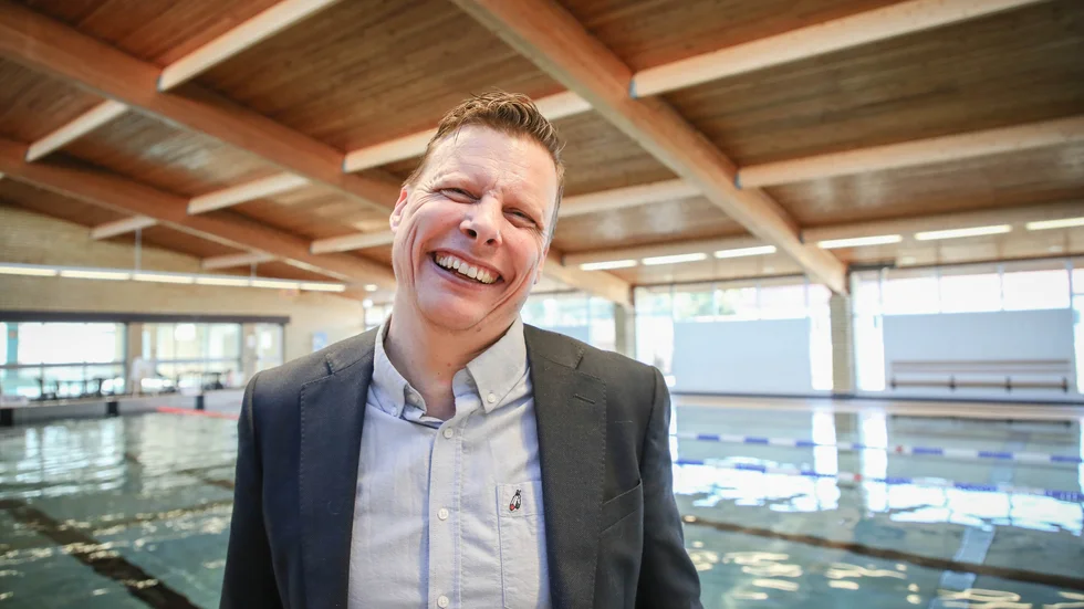 Fredrik Gradelius (C) är ordförande för kultur- och fritidsberedningen på Region Gotland. Han är mycket nöjd med renoveringen av Hemsebadet.
