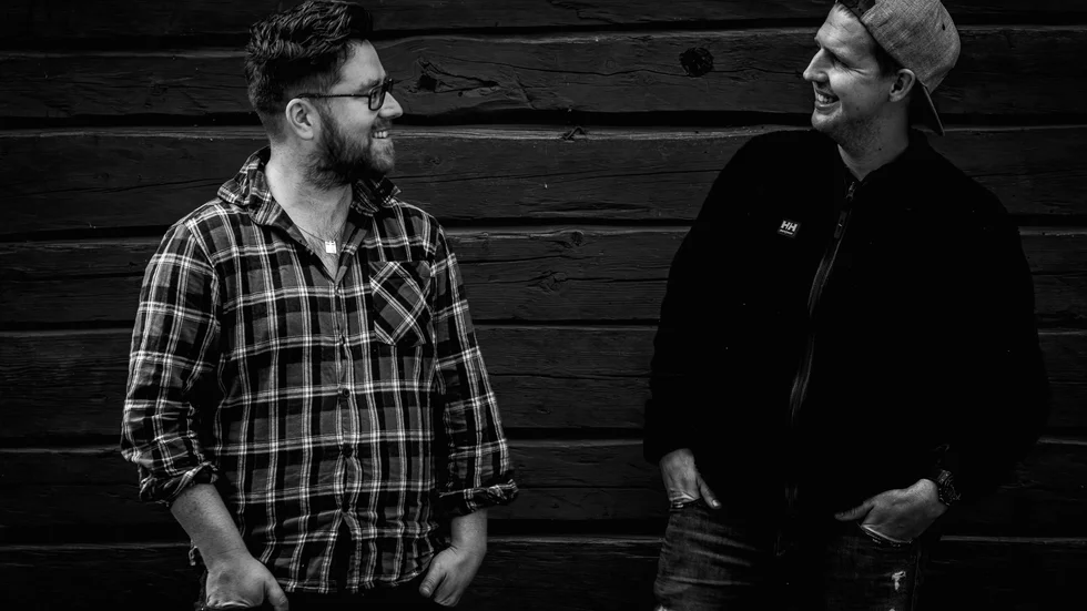 David Palmbo och Dennis Bejedal i Norrbottens destilleri.
