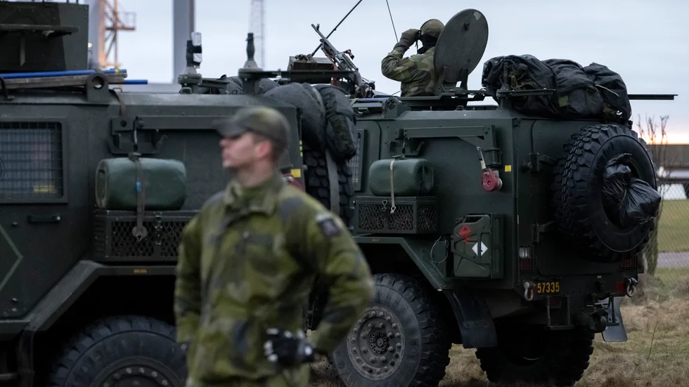 På grund av omvärldsläget har Försvarsmakten gjort omflyttningar av personal och materiel.